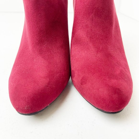 KELLY + KATIE Crimson Faux Suede Ankle Boots Size 6M - Picture 5 of 13